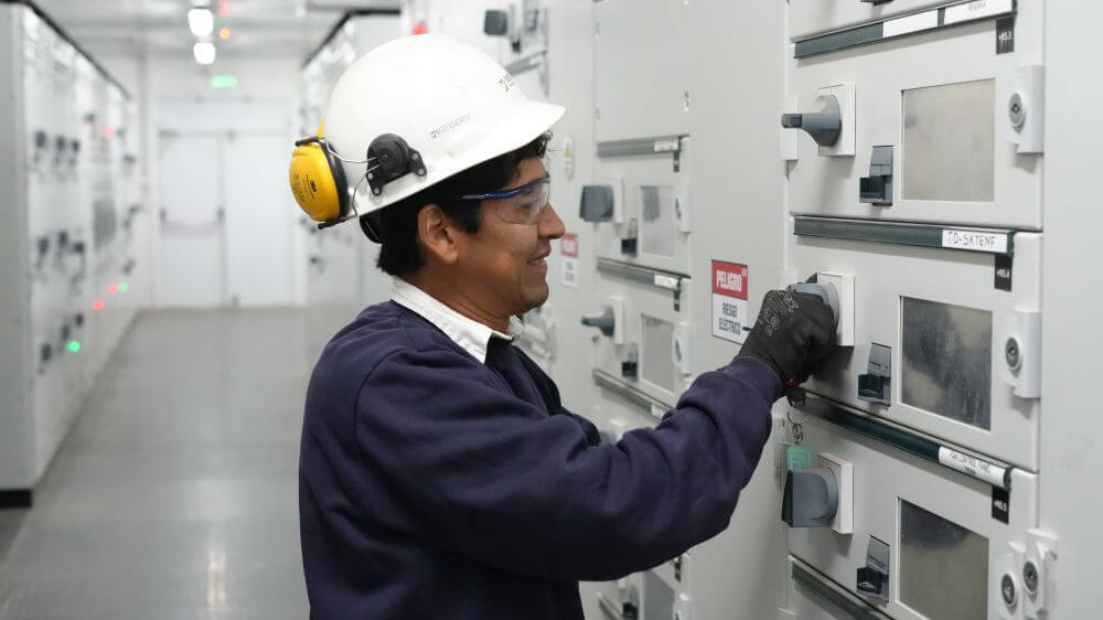 Profesional MSU operando equipos